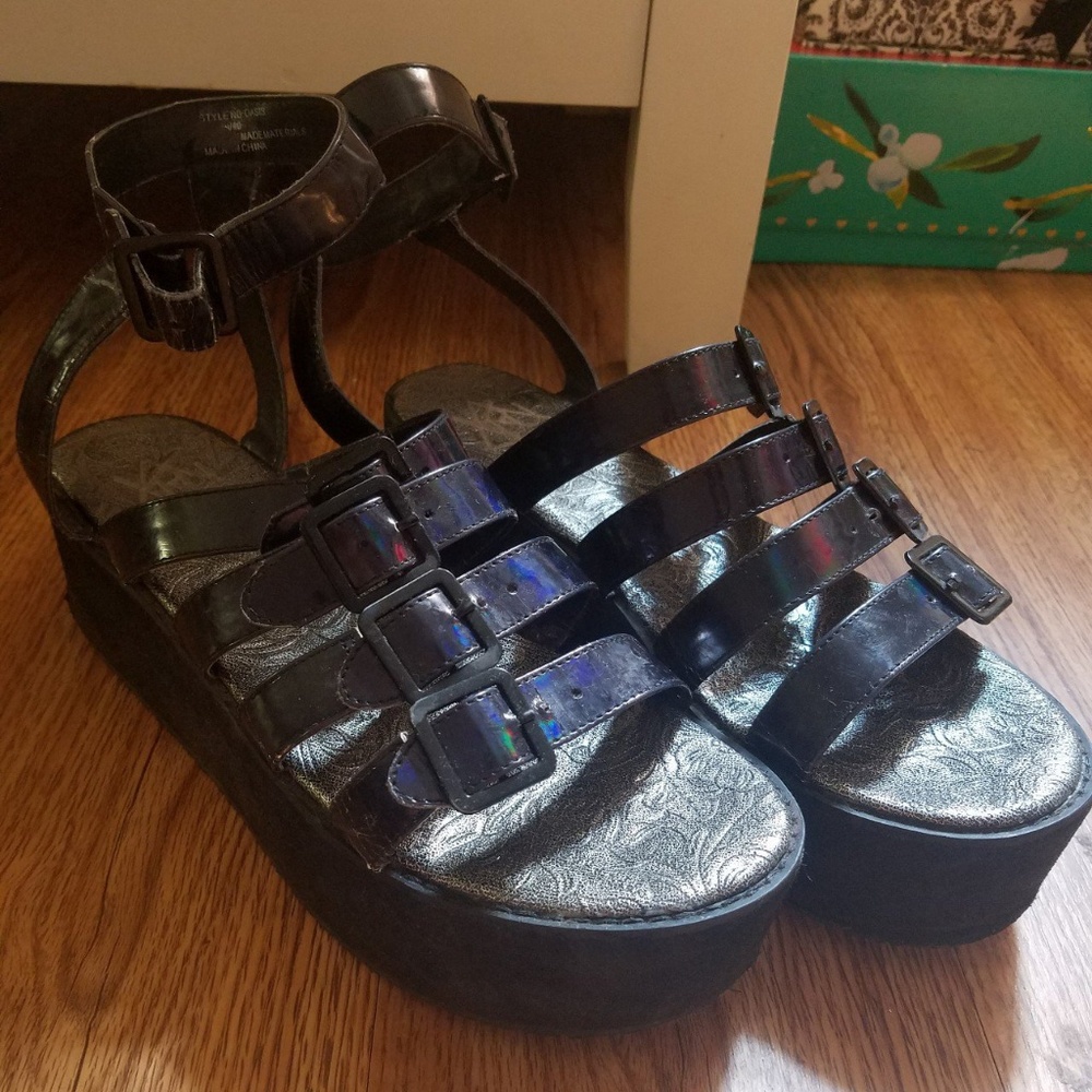 YRU Platform Sandals